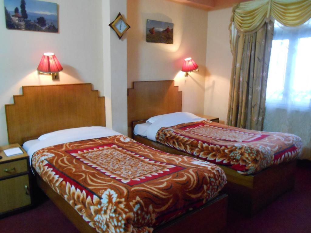 Pradhan Residency Dardzsiling Szoba fotó