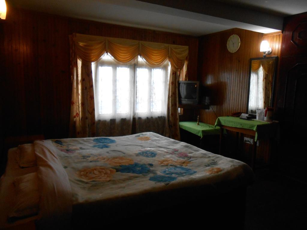 Pradhan Residency Dardzsiling Szoba fotó